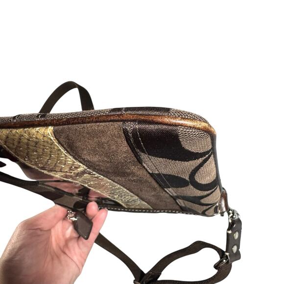 21. COACH Hampton Signature Crossbody Bag W/ hangtag - Picture 10 of 13